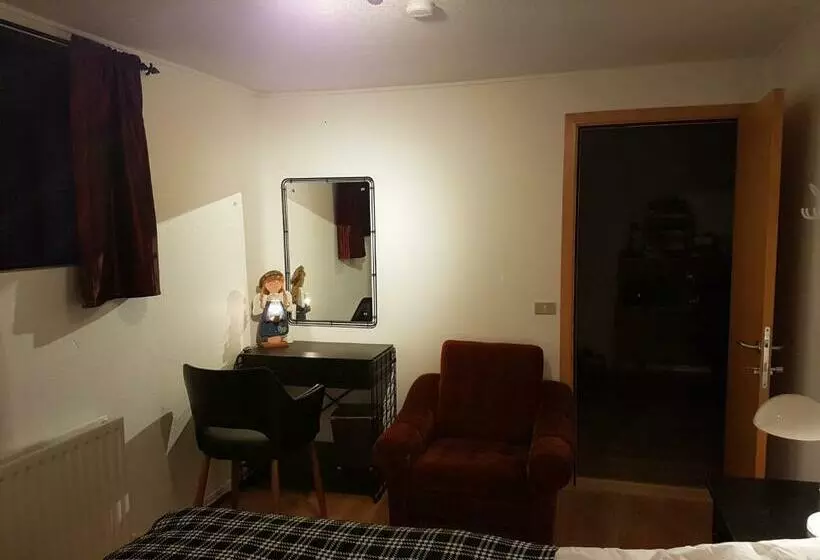 تختخواب و صبحانه Holiday Guesthouse