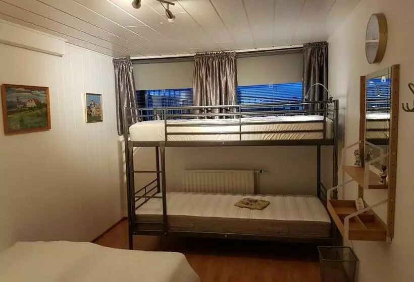 تختخواب و صبحانه Holiday Guesthouse