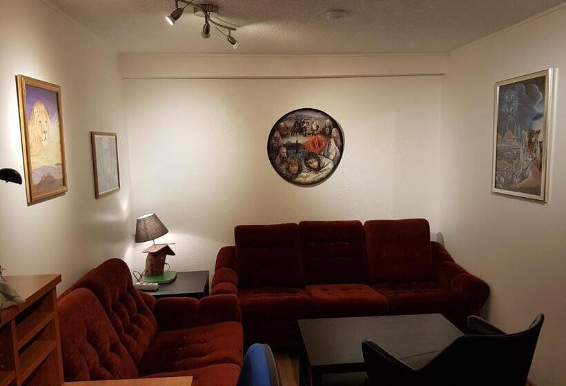 تختخواب و صبحانه Holiday Guesthouse