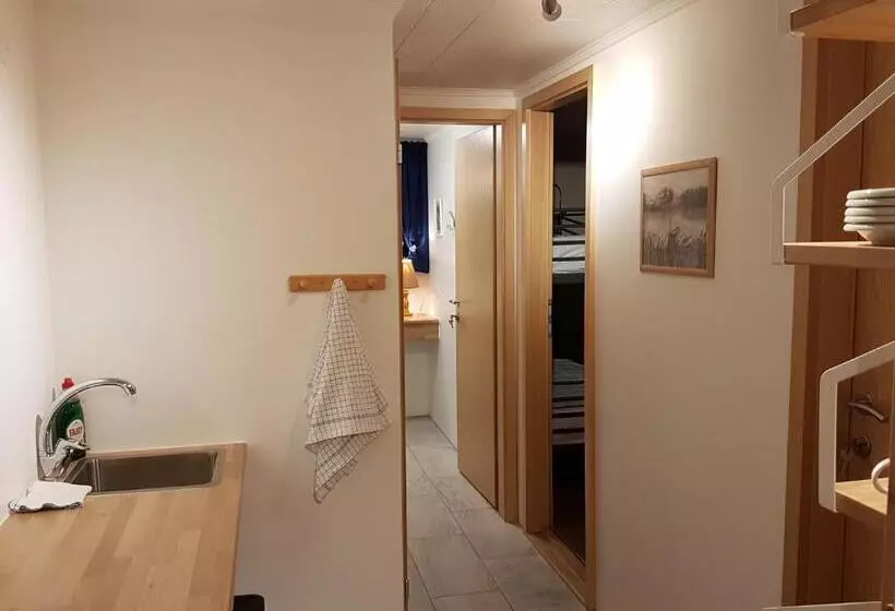 تختخواب و صبحانه Holiday Guesthouse