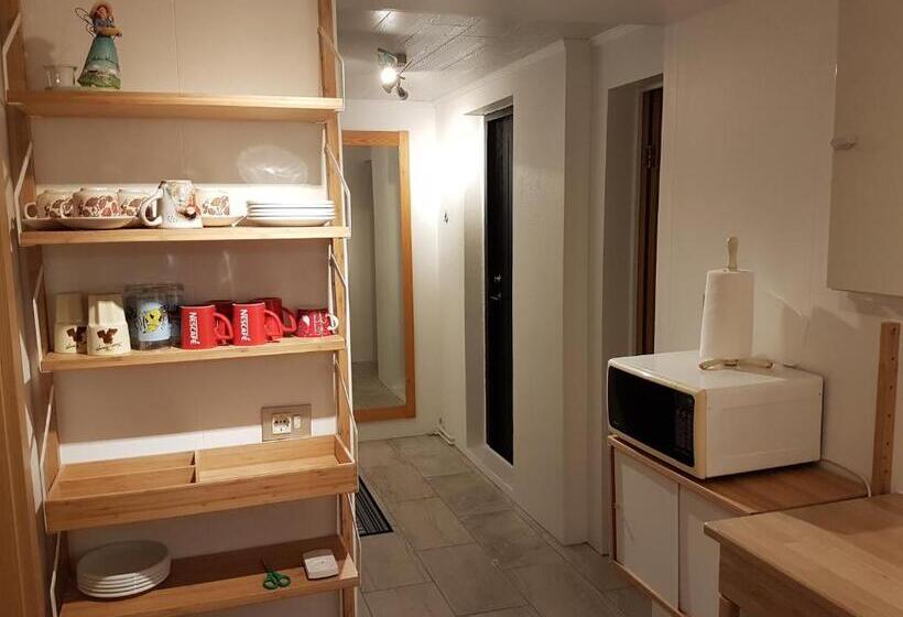 تختخواب و صبحانه Holiday Guesthouse