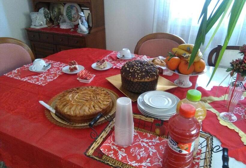 تختخواب و صبحانه La Castellese