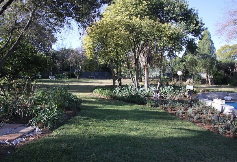 ベッドアンドブレックファースト Private Cottages