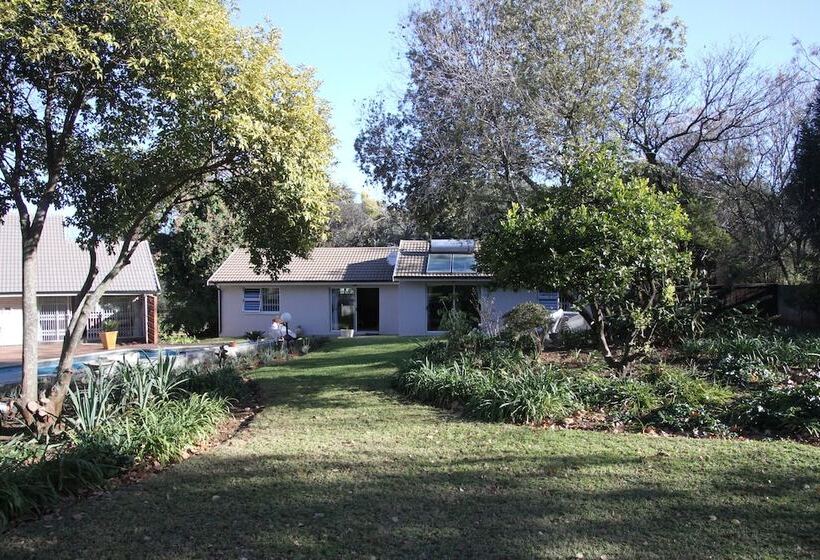 ベッドアンドブレックファースト Private Cottages