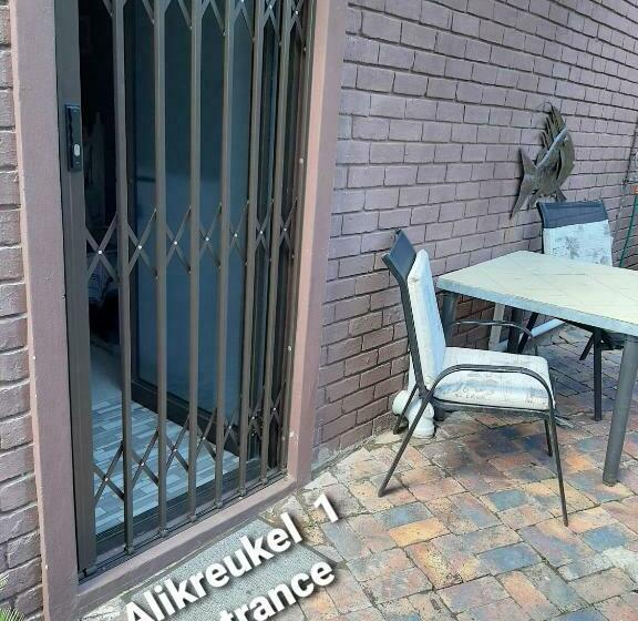 Пансион Alikreukel Accommodation