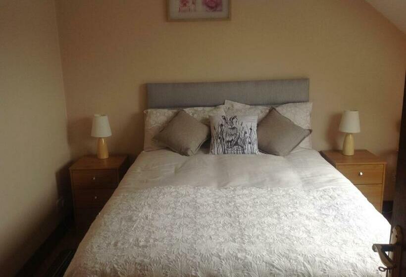 The Rock Equestrian Farm B&b