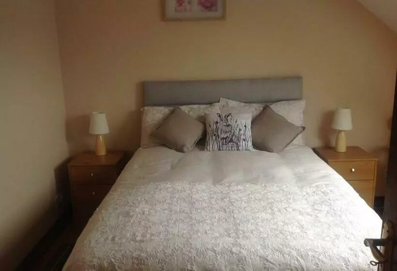 The Rock Equestrian Farm B&b