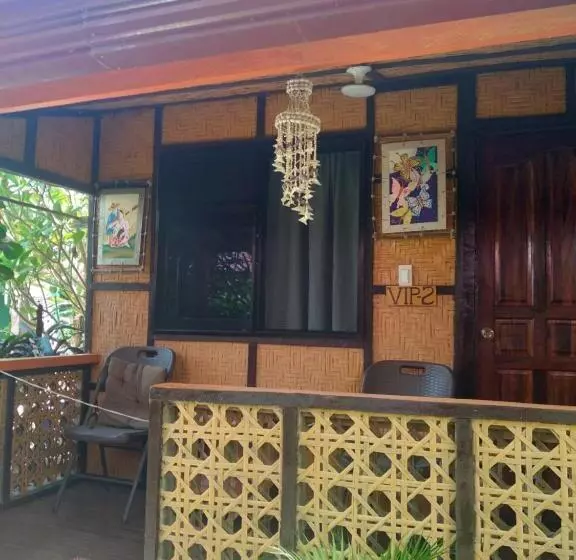 ユースホステル Adrianas Place Backpackers Panglao