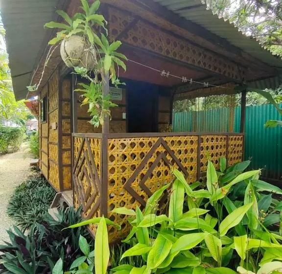 ユースホステル Adrianas Place Backpackers Panglao