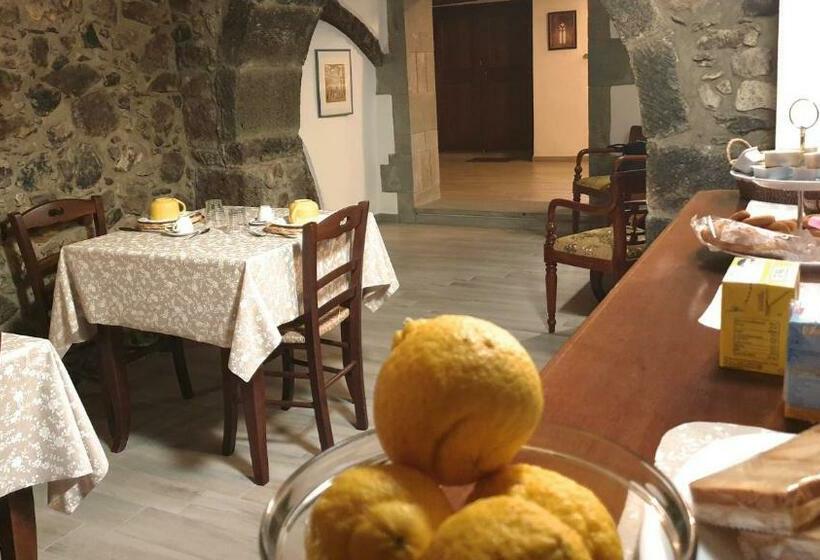 مبيت وإفطار The Templars Guesthouse