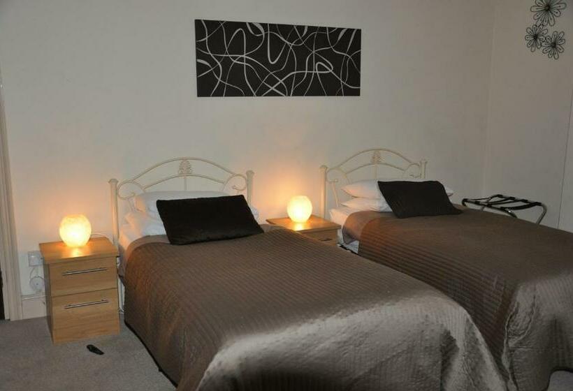 ペンション Holly Tree Guest House