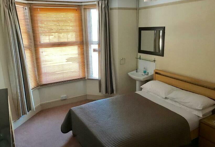 ペンション Holly Tree Guest House