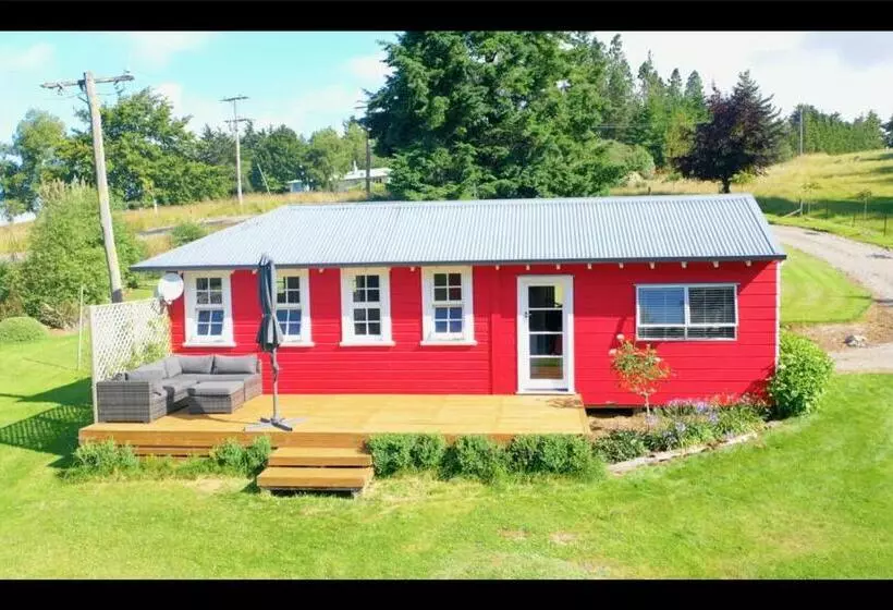 تختخواب و صبحانه Little Red School House