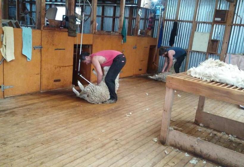 민박 Little Red School House