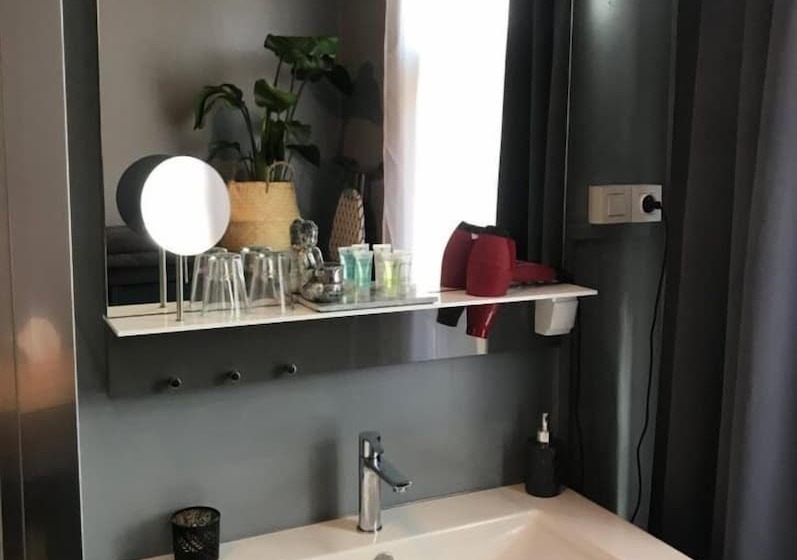 בית מלון כפרי Good Night Leuven  Self Check In