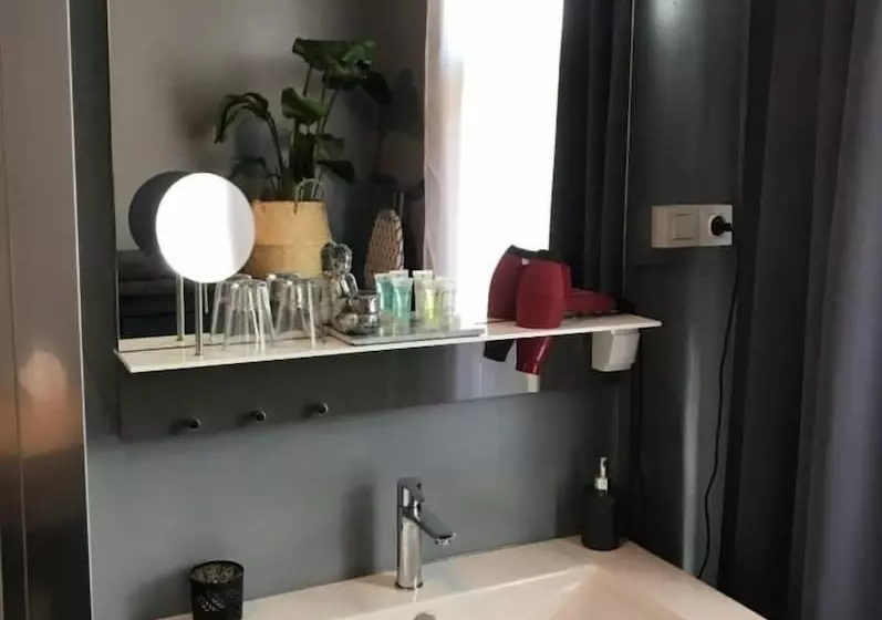 ホテル Good Night Leuven  Self Check In