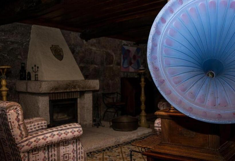 هتل Casa De Pascoaes Historical House