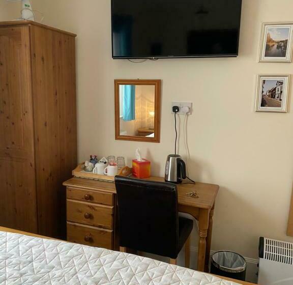 Bed and Breakfast Four Seasons Guest House