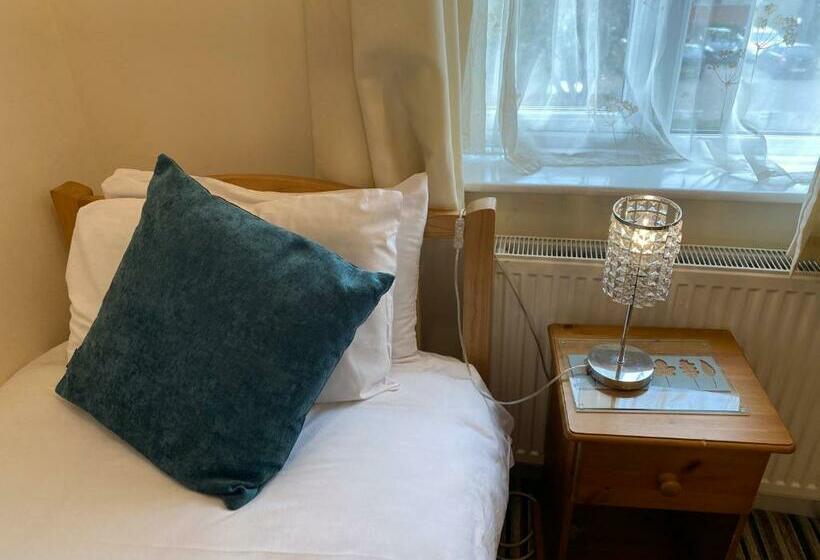 Bed and Breakfast Four Seasons Guest House