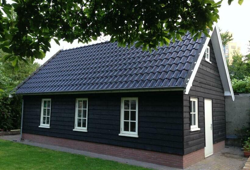 تختخواب و صبحانه Gina S Garden House