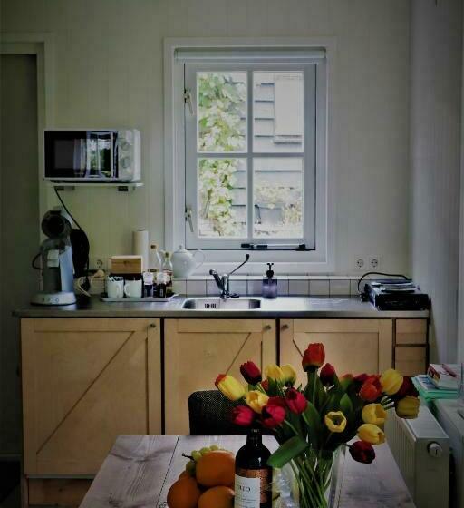 تختخواب و صبحانه Gina S Garden House