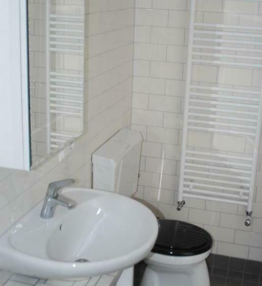 تختخواب و صبحانه Gina S Garden House