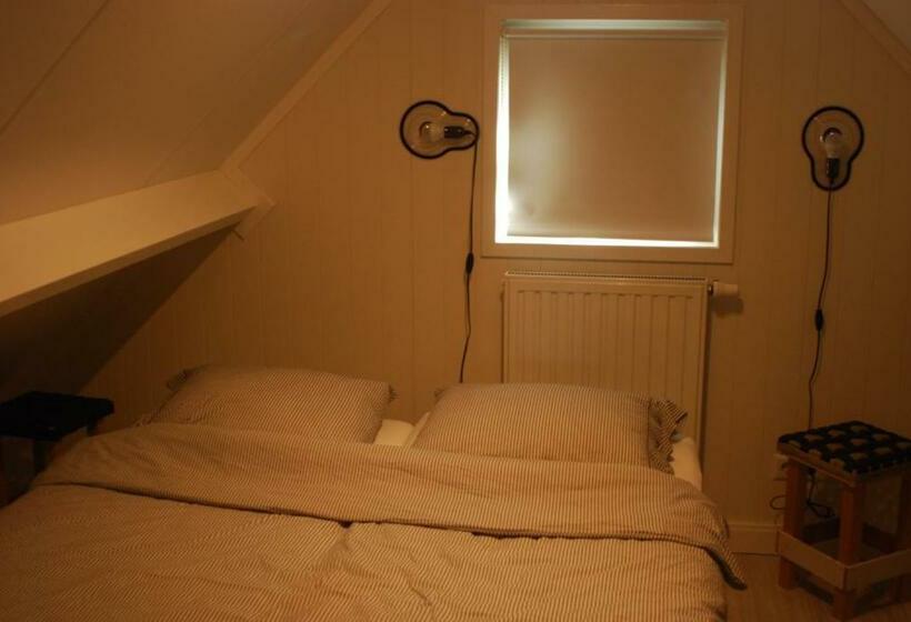 تختخواب و صبحانه Gina S Garden House