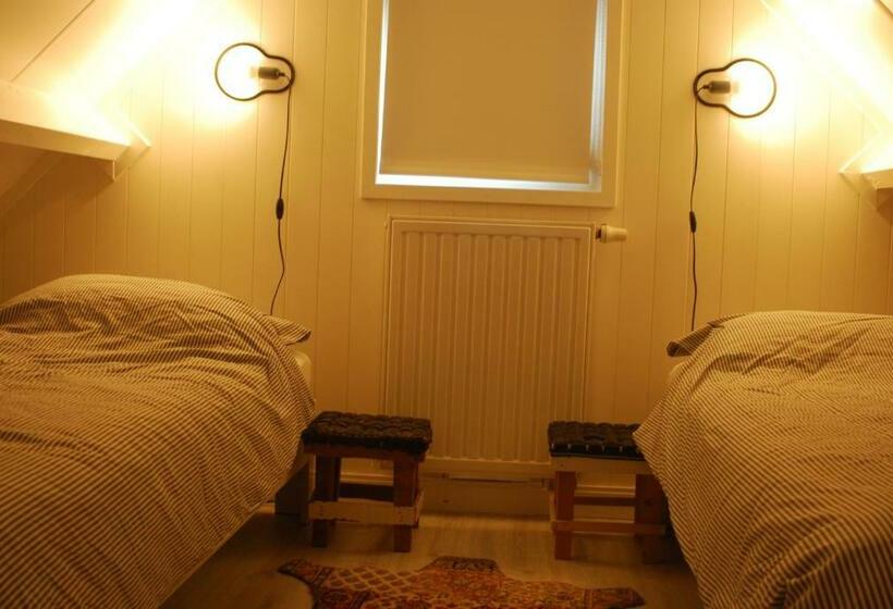 تختخواب و صبحانه Gina S Garden House