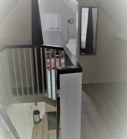 تختخواب و صبحانه Gina S Garden House