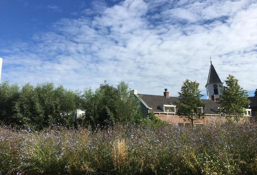 تختخواب و صبحانه Gina S Garden House