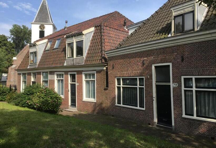 تختخواب و صبحانه Gina S Garden House