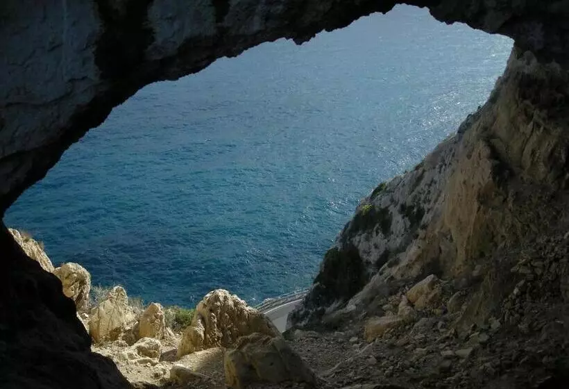 تختخواب و صبحانه La Vie Est Belle