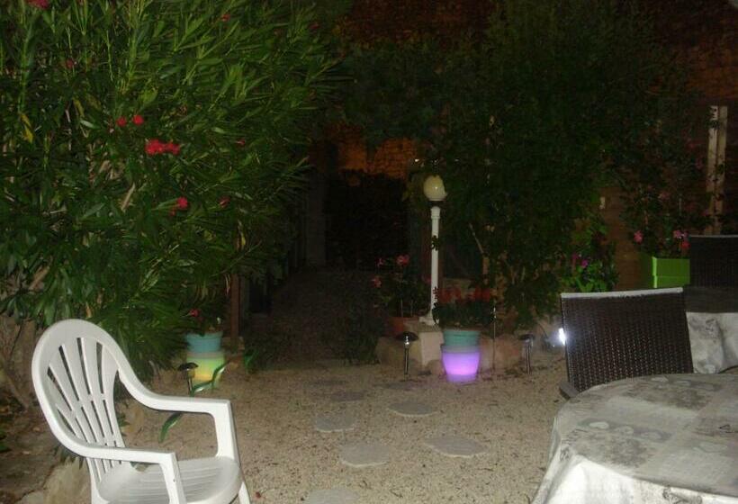 ベッドアンドブレックファースト Locastillon