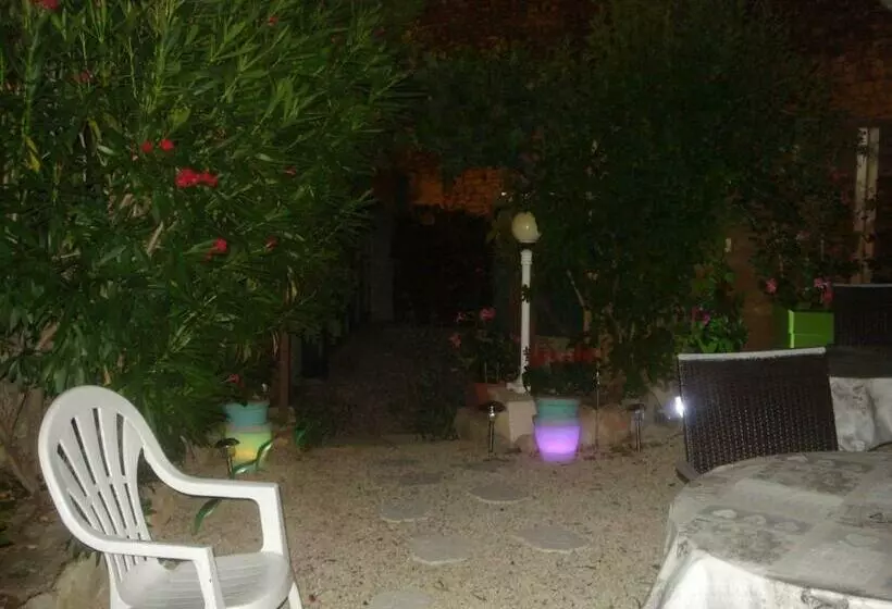 ベッドアンドブレックファースト Locastillon