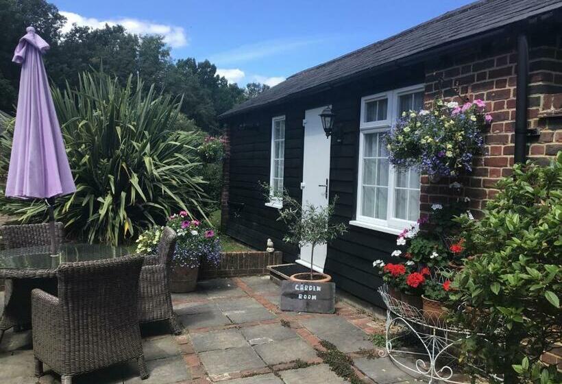 مبيت وإفطار The Coach House