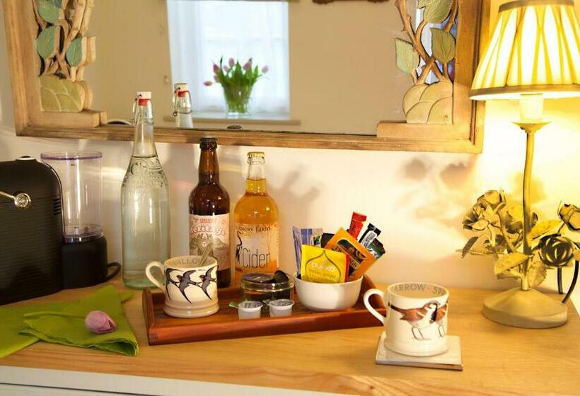 مبيت وإفطار The Coach House