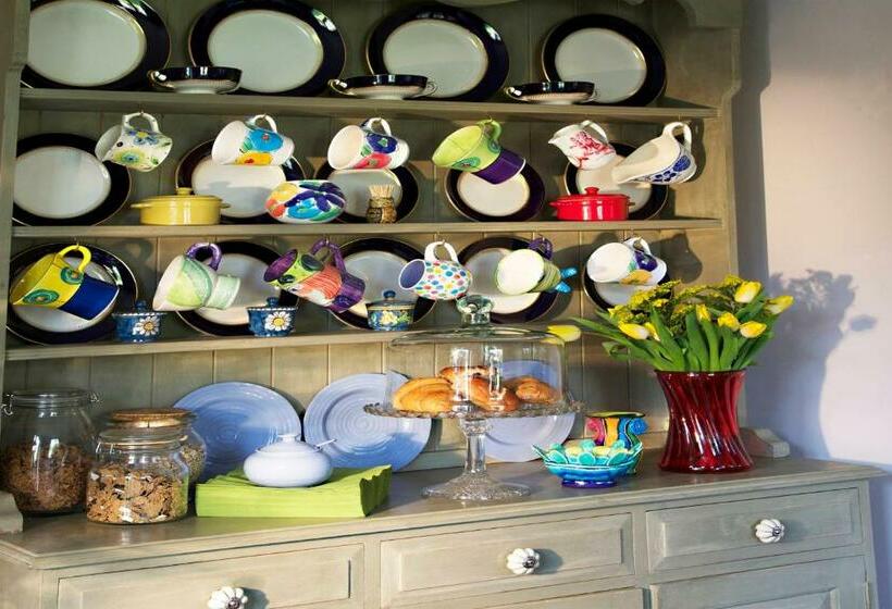 مبيت وإفطار The Coach House