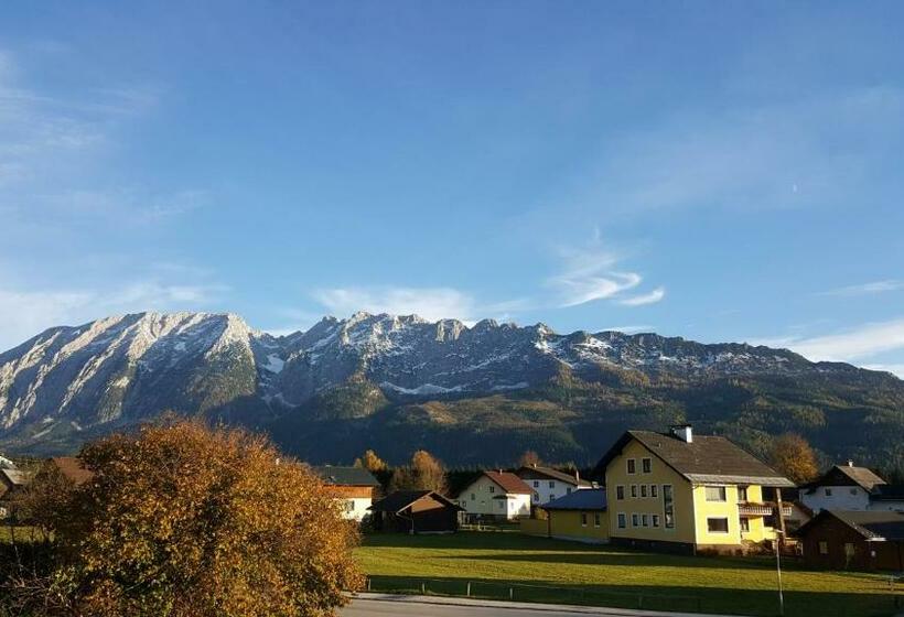 بنسيون Haus Karina