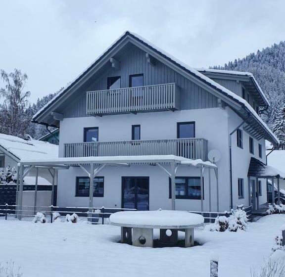 بنسيون Haus Karina