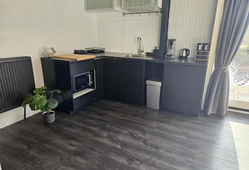 Bed and Breakfast Boathouse Amsterdam