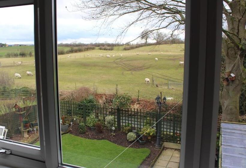 تختخواب و صبحانه Bridge End