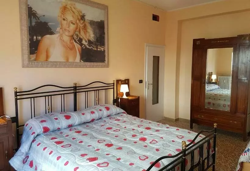 تختخواب و صبحانه Fare Bnb   Room & Breakfast Santa Maria