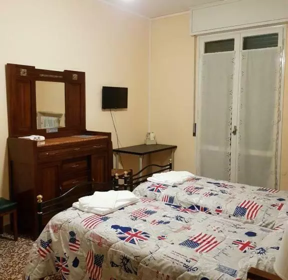 تختخواب و صبحانه Fare Bnb   Room & Breakfast Santa Maria