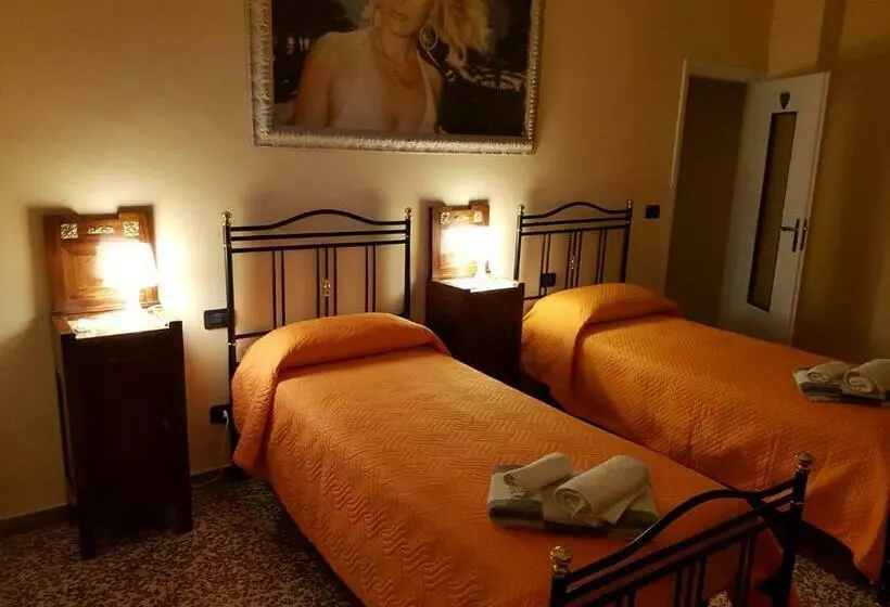 تختخواب و صبحانه Fare Bnb   Room & Breakfast Santa Maria