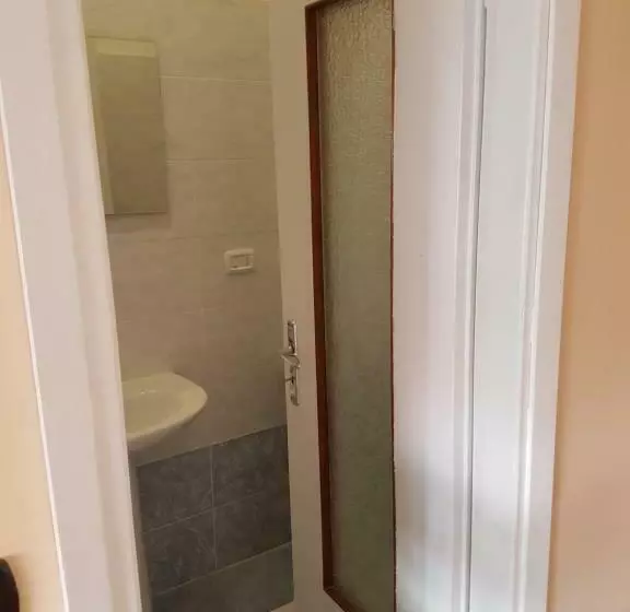 تختخواب و صبحانه Fare Bnb   Room & Breakfast Santa Maria
