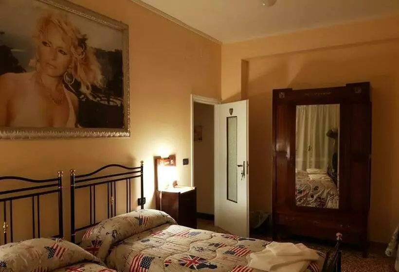 تختخواب و صبحانه Fare Bnb   Room & Breakfast Santa Maria
