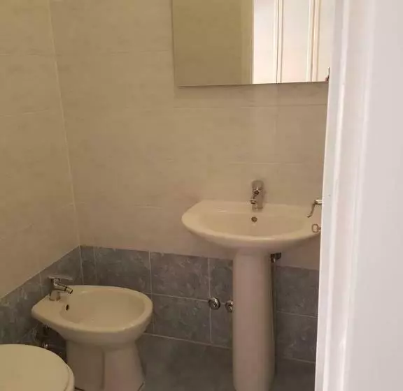 تختخواب و صبحانه Fare Bnb   Room & Breakfast Santa Maria
