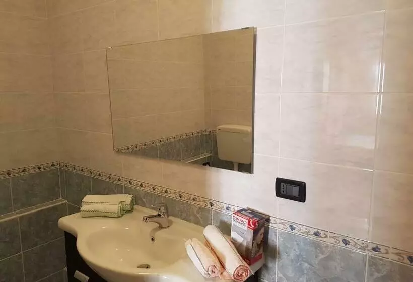 تختخواب و صبحانه Fare Bnb   Room & Breakfast Santa Maria