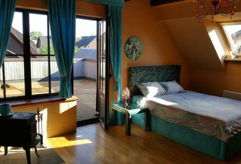 پانسیون Peahen Residence