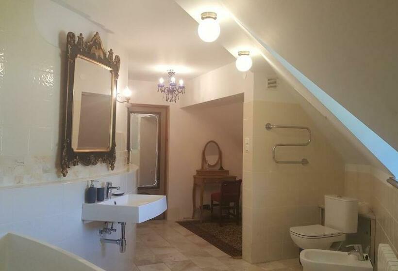 پانسیون Peahen Residence